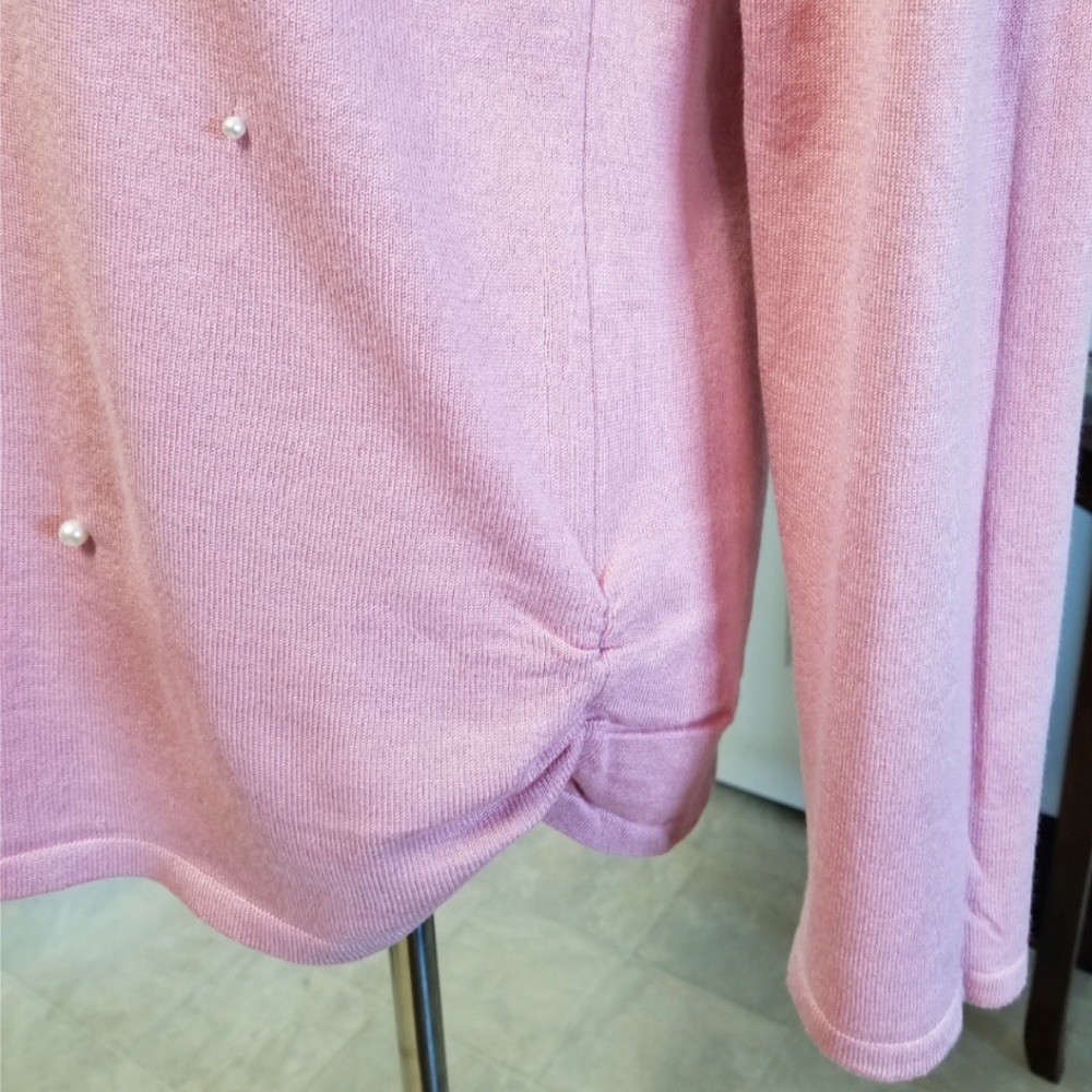 🆕️⬇️By Design Blush Sweater With Front Body Pearls - Picture 4 of 7